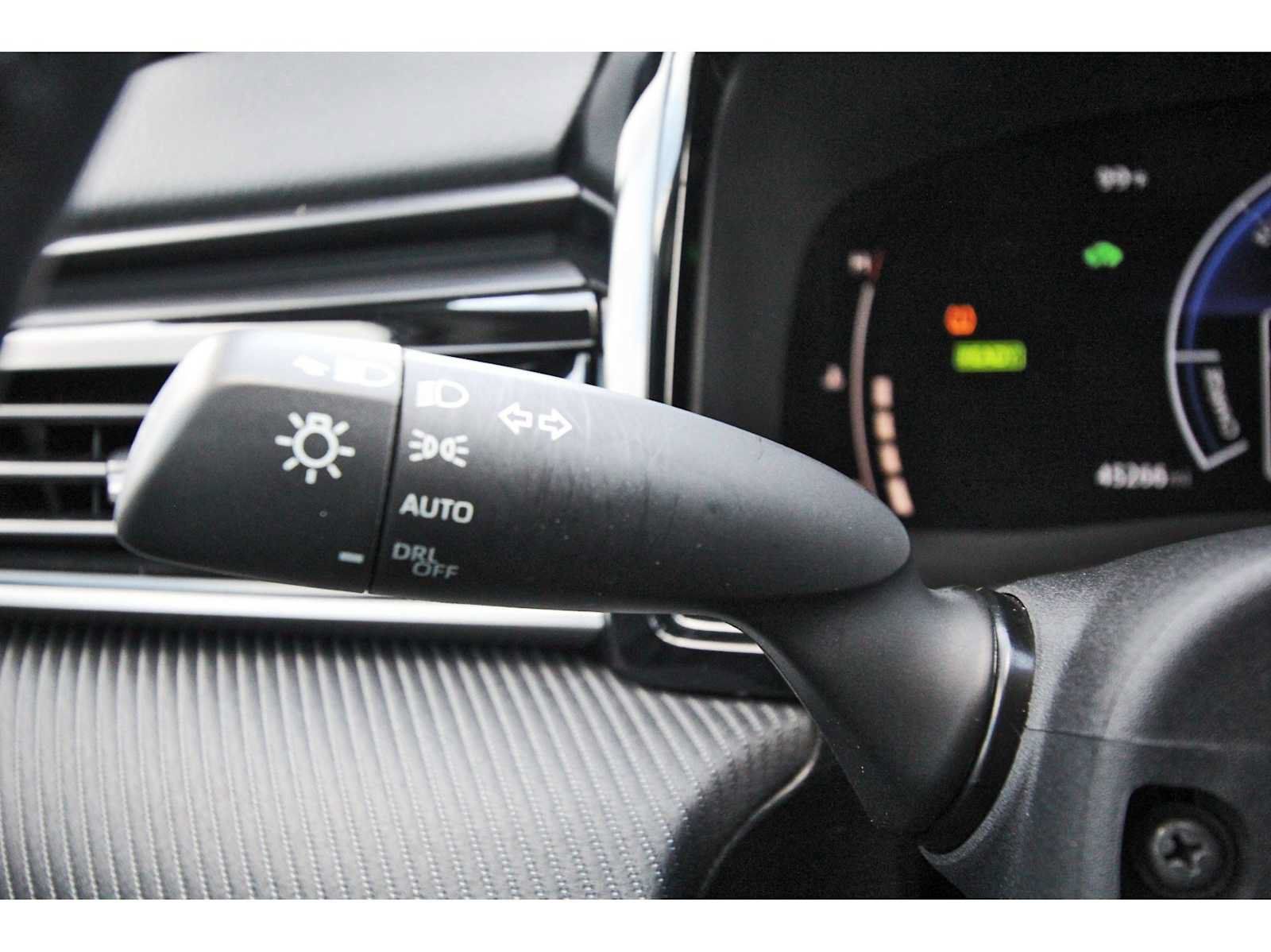 Used 2025 Toyota Camry SE FWD image 17