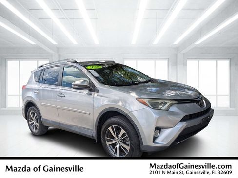 Used 2018 Toyota RAV4 XLE AWD/4WD image 1