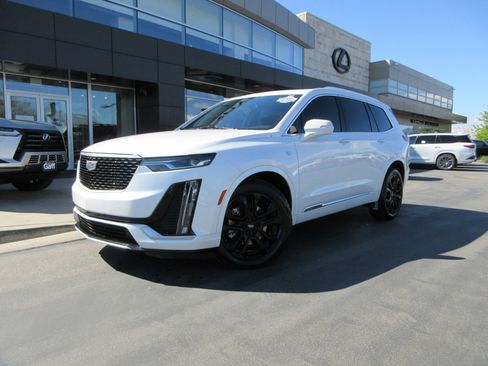 Used 2023 Cadillac XT6 Luxury image 1