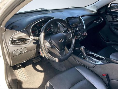 Used 2019 Chevrolet Malibu LT w/ Leather Package image 4