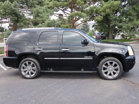 Used 2012 GMC Yukon Denali AWD/4WD image 3