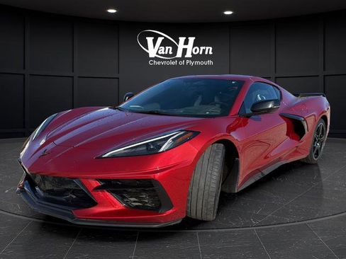 Used 2021 Chevrolet Corvette Stingray Preferred Cpe w/ Z51 Performance Package RWD image 3