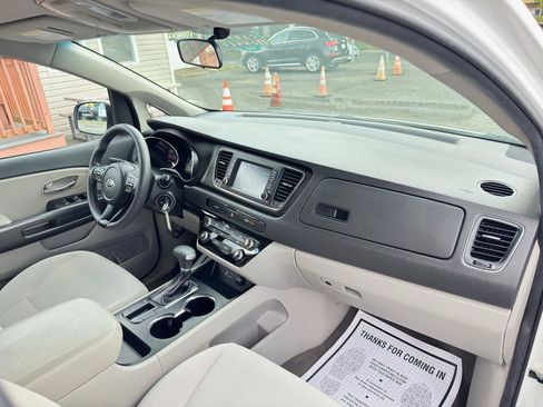 Used 2019 Kia Sedona L FWD image 49