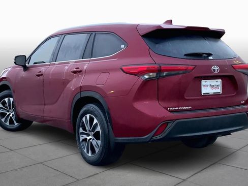 Used 2023 Toyota Highlander XLE image 11