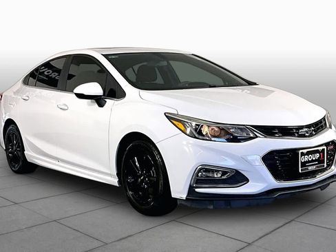 Used 2018 Chevrolet Cruze LT w/ Sun And Sound Package FWD image 3