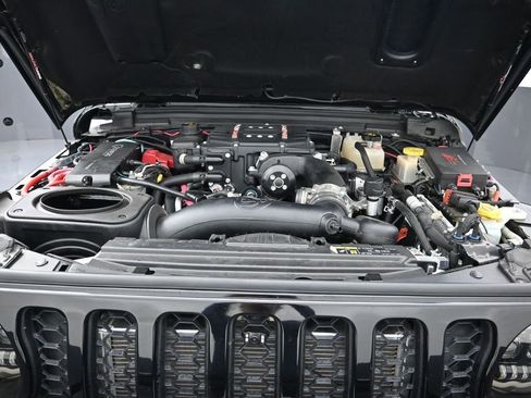 Used 2020 Jeep Gladiator Overland AWD/4WD image 9