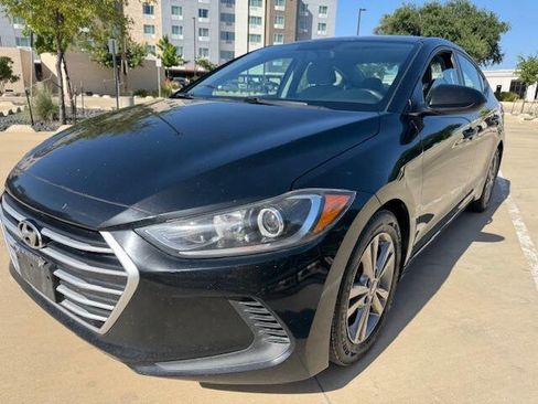 Used 2017 Hyundai Elantra SE image 3