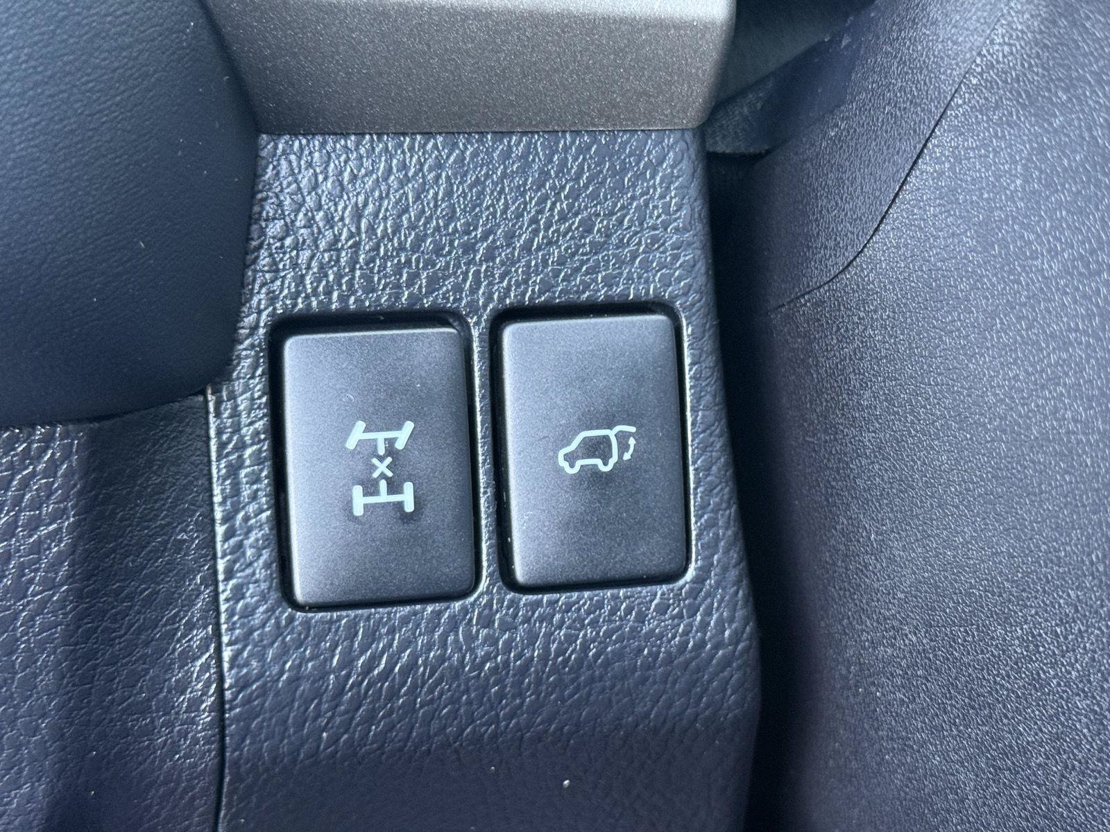 Used 2014 Toyota RAV4 Limited w/ Technology Package AWD/4WD image 56