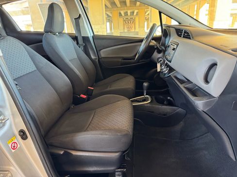 Used 2017 Toyota Yaris L image 23