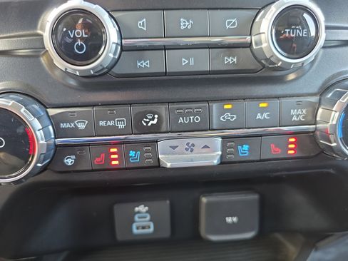 Used 2024 Ford F350 Lariat w/ Camper Package image 28