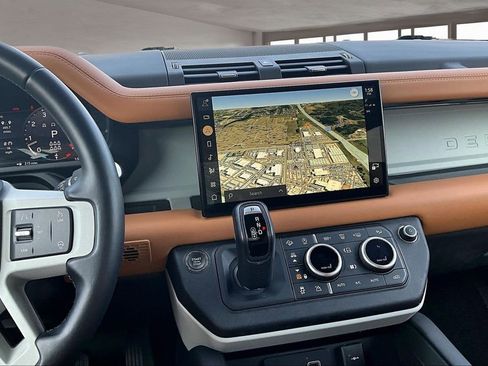 Used 2023 Land Rover Defender 130 SE image 6