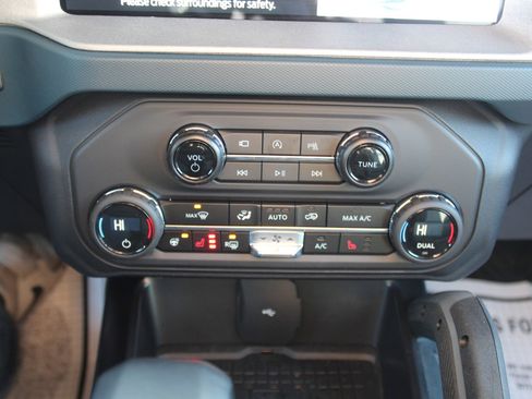 Used 2024 Ford Bronco Outer Banks image 12