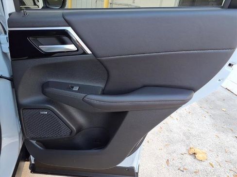 New 2025 Mitsubishi Outlander AWD image 11