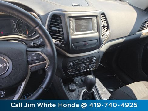 Used 2016 Jeep Cherokee Latitude AWD/4WD image 27