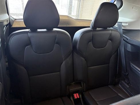 Used 2018 Volvo XC90 T5 Momentum image 14
