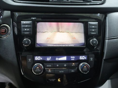 Used 2020 Nissan Rogue SV AWD/4WD image 26