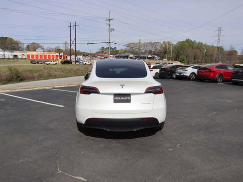 Used 2024 Tesla Model Y Long Range image 10