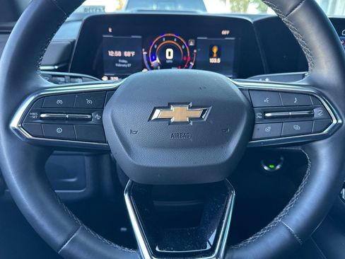 Used 2025 Chevrolet Suburban Premier image 33