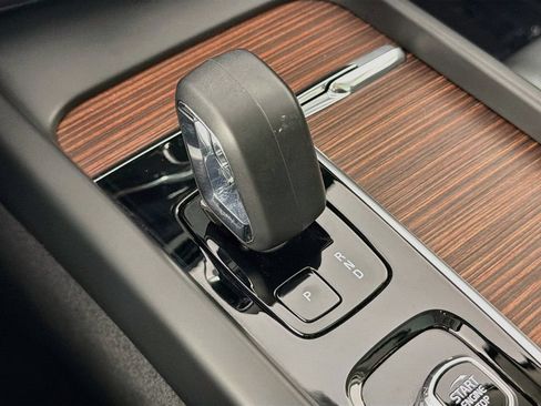 Certified 2023 Volvo XC60 T8 Plus AWD/4WD image 17