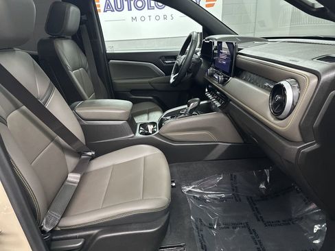 Used 2024 Chevrolet Colorado ZR2 w/ ZR2 Convenience Package III AWD/4WD image 19