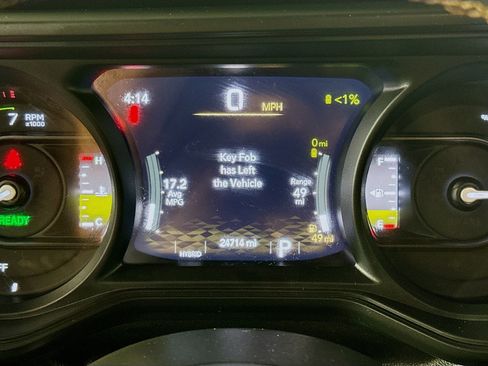Used 2024 Jeep Wrangler Unlimited w/ Convenience Group AWD/4WD image 16