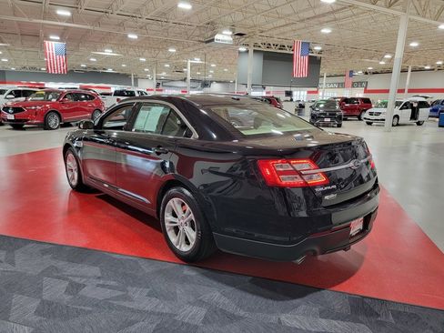 Used 2018 Ford Taurus SE image 6