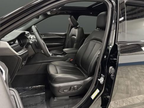 Used 2024 Jeep Grand Cherokee Limited w/ MOPAR Finishing Package image 4