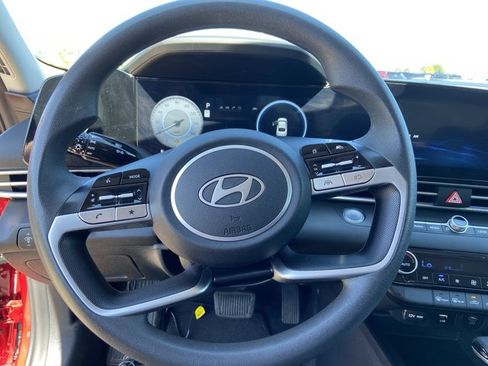 Used 2024 Hyundai Elantra SEL FWD image 28