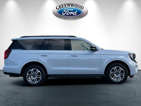 Certified 2025 Ford Expedition Active AWD/4WD image 3