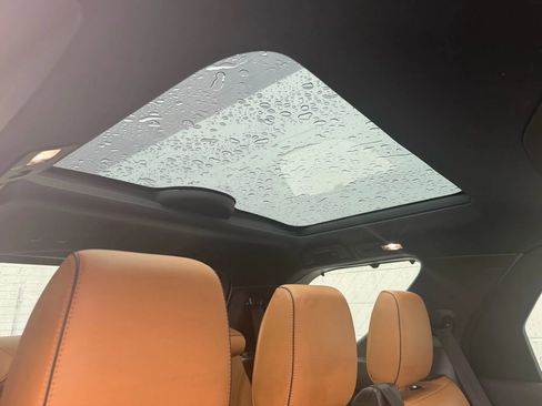 Used 2018 Land Rover Discovery HSE image 23