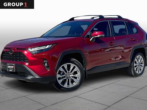 Used 2025 Toyota RAV4 XLE Premium image 1