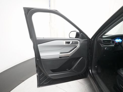 Used 2022 Ford Explorer XLT w/ Equipment Group 202A image 28