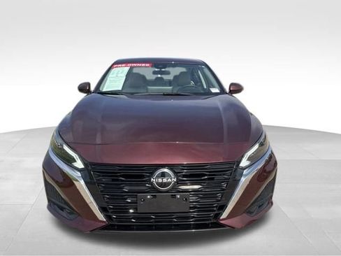 Used 2023 Nissan Altima 2.5 SV w/ SV Premium Package FWD image 4