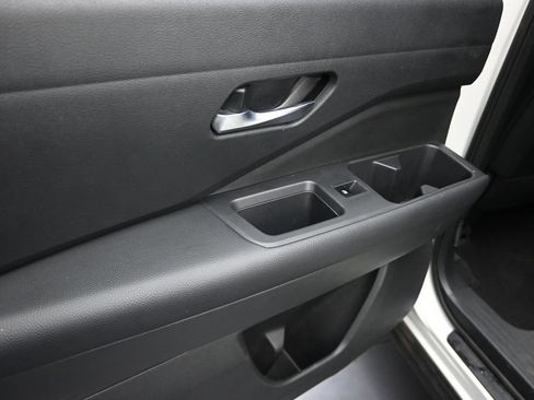 Used 2022 Nissan Pathfinder SV FWD image 15