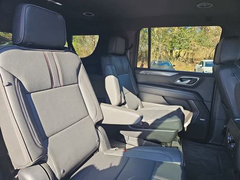 Used 2022 Chevrolet Suburban RST w/ Luxury Package image 27