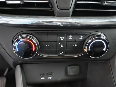 Used 2025 Buick Encore GX Preferred image 24