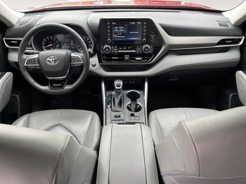 Used 2020 Toyota Highlander XLE AWD/4WD image 10
