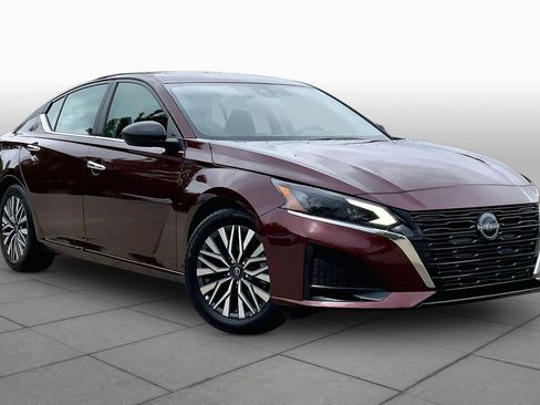 Used 2024 Nissan Altima 2.5 SV FWD image 4