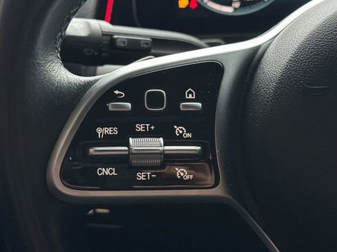 Used 2021 Mercedes-Benz GLB 250 w/ Premium Package image 28