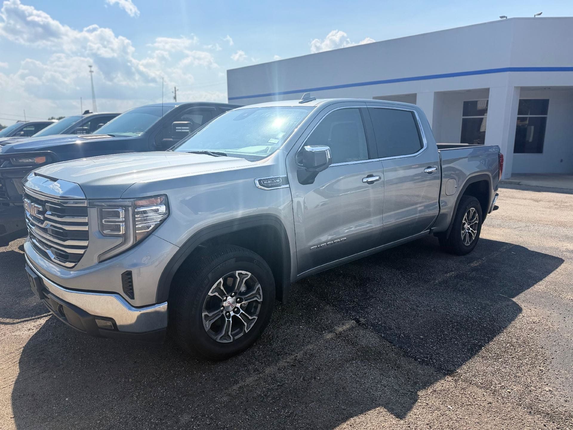 Used 2026 GMC Sierra 1500 SLT AWD/4WD image 1