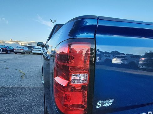 Used 2018 Chevrolet Silverado 1500 LT w/ All Star Edition AWD/4WD image 9