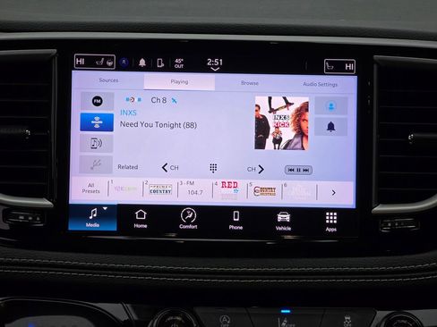 Used 2022 Chrysler Pacifica Touring-L image 8