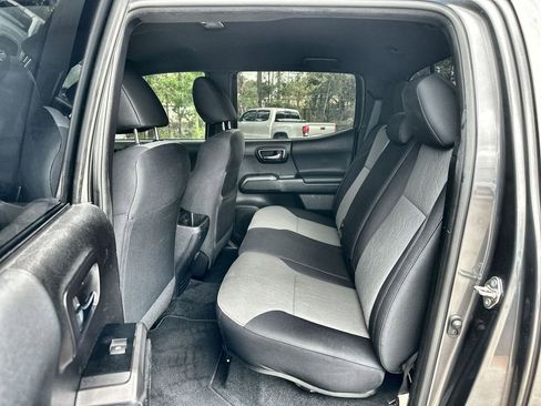 Used 2021 Toyota Tacoma TRD Off-Road w/ Technology Package AWD/4WD image 24