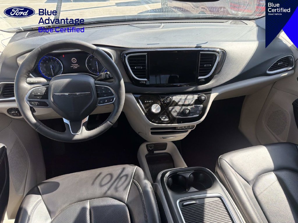 Used 2023 Chrysler Pacifica Touring-L FWD image 9