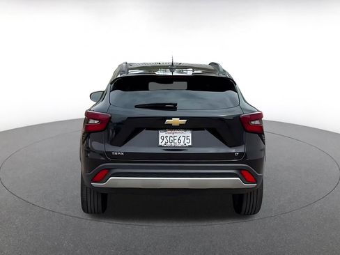 Used 2025 Chevrolet Trax LT image 12