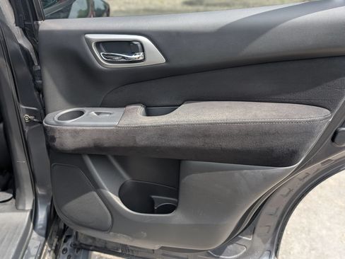 Used 2014 Nissan Pathfinder S AWD/4WD image 15