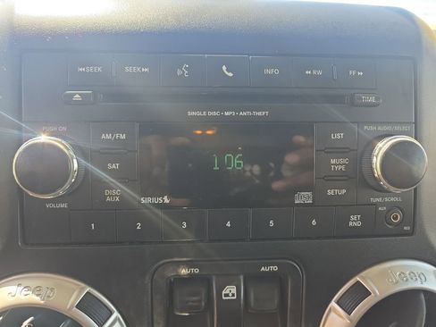 Used 2017 Jeep Wrangler Sahara w/ Connectivity Group image 47