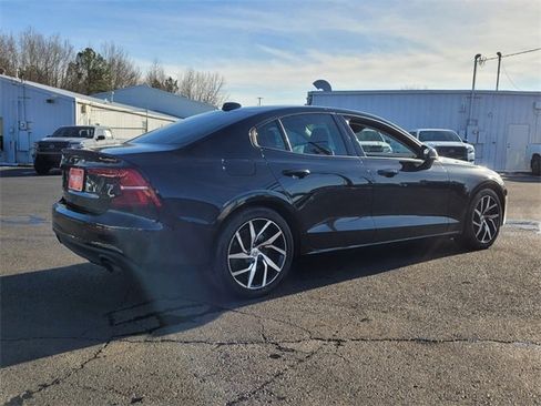 Used 2019 Volvo S60 T5 Momentum w/ Premium Package image 3