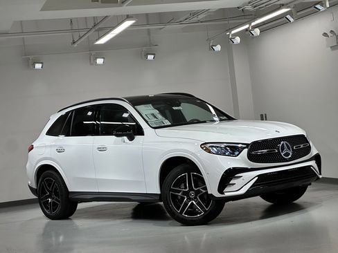 New 2026 Mercedes-Benz GLC 300 4MATIC image 2