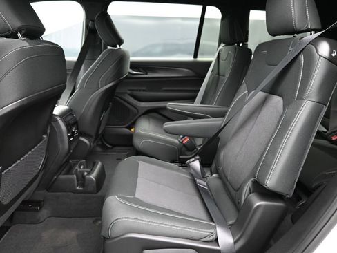 New 2026 Jeep Grand Cherokee L Laredo w/ MOPAR Finishing Package AWD/4WD image 23